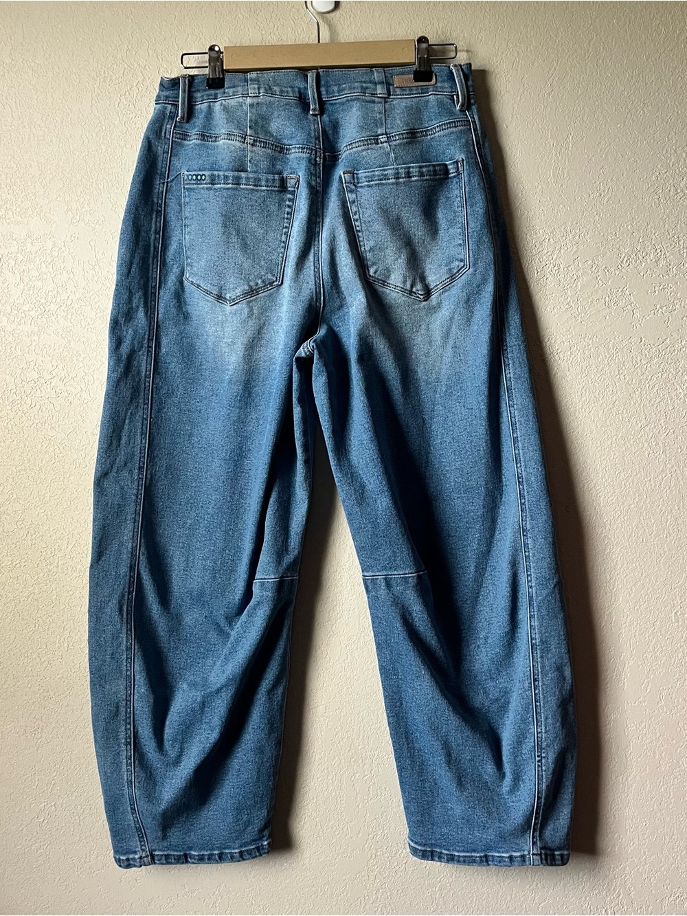 BLANKNYC Light Wash Barrel Jeans - Picture 6 of 7